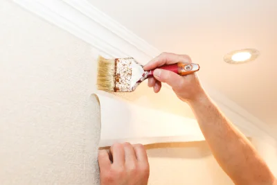 Pose de papier peint à Ferrette — revêtements muraux et toiles de verre